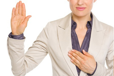 tt_zena-ukazuje-gesto-stop