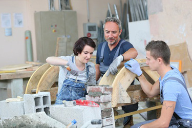tt_studenti-s-majstrom-v-dielni